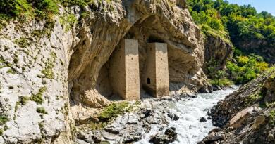 Горная Чечня: Нихалоевские водопады, Ушкалойские башни-близнецы, город Аргун, Грозный - Авто-пешеходная экскурсия